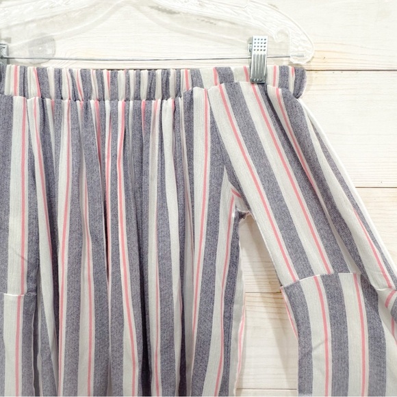 NWT Ariella striped bell sleeve boho off shoulder top ❤️ - Picture 3 of 6